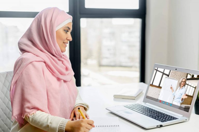 Aprender una de las lenguas más habladas del mundo con los cursos de árabe de Academia Árabe