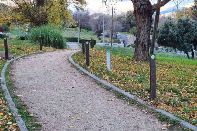 La empresa Abadecom fabrica y comercializa baliza de plástico reciclado