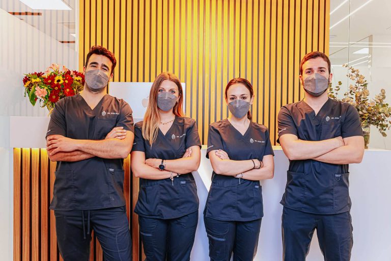 La clínica de Estética e Implantología Dental Dr. Jesús Ruz colocar carillas dentales