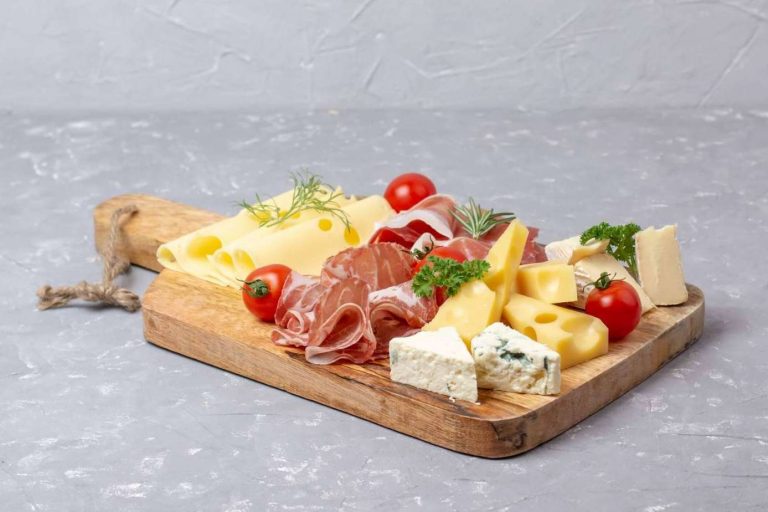 Sorprender a los invitados con la tabla de quesos y embutidos de Bon León