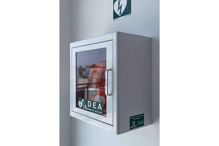 La importancia de dotar a las empresas de cabinas para desfibriladores, con Radicansa