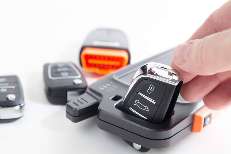 En EGINER son expertos en el servicio de sustitución de carcasas de llaves y mandos de coche