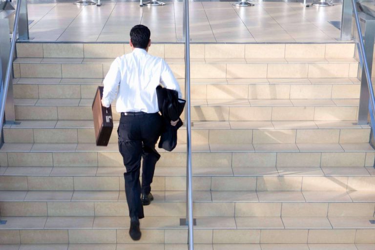 Una consultora estratégica es necesaria para que las empresas tomen medidas frente a las señales de alerta de la economía española, con MindHead