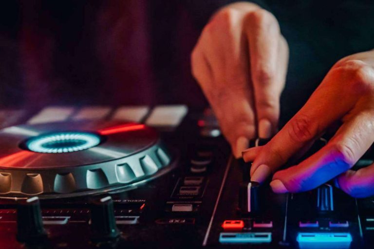 El trabajo de Paco Gómez como DJ en festivales