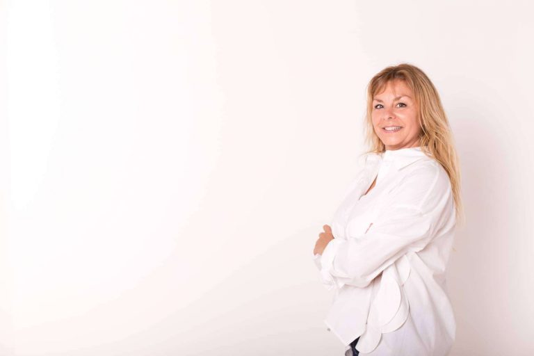 La contribución al desarrollo personal, el libro Re-Prográmate de Ana Lloveras