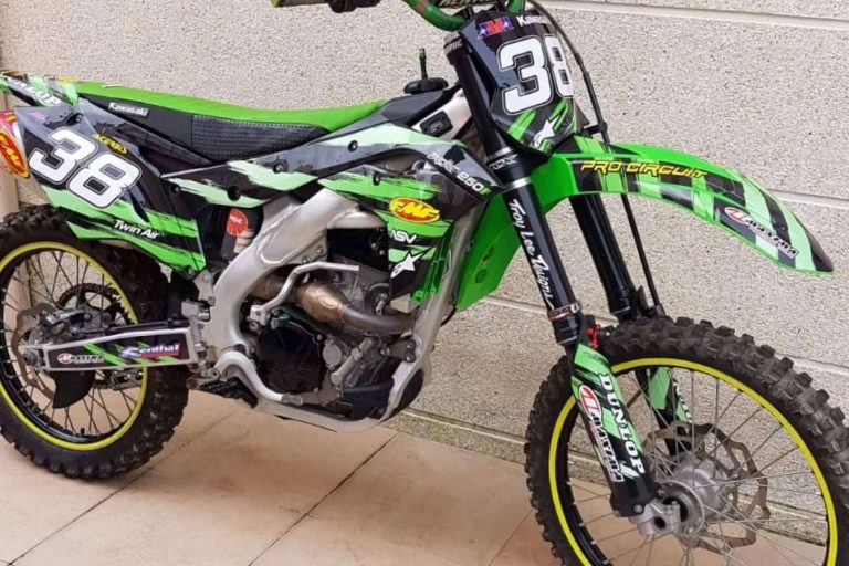 ADHESIVOSEMBARRADOS personaliza los vehículos de dos ruedas en el off road