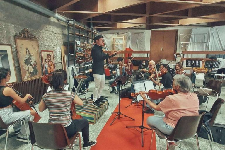 Cam Bur Pin Ton, la diáspora de un sonido es el documental dirigido por Javier Fuentes que narra las dificultades y logros de los músicos venezolanos en el exilio