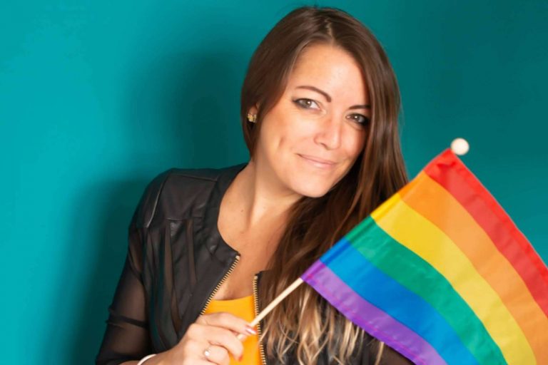 ¿Cómo feminizar la voz sin cirugía? Femivoz