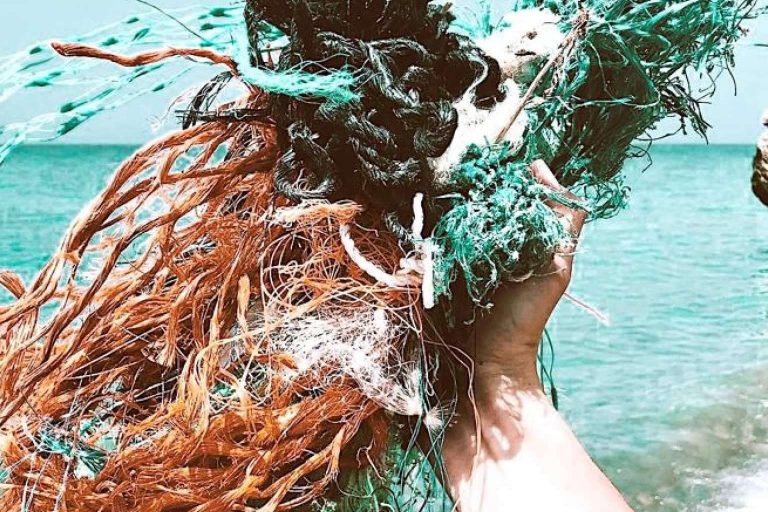 ¿Cómo se implican las empresas en la misión de limpieza de los mares?, la pesca de plástico y redes fantasma con Gravity Wave