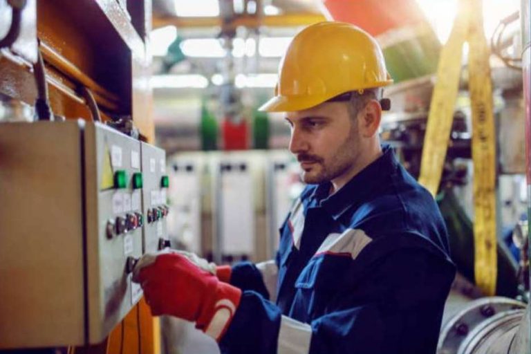 Electricistas 24h Alicante con los servicios de Ricardo Bossio Electricidad