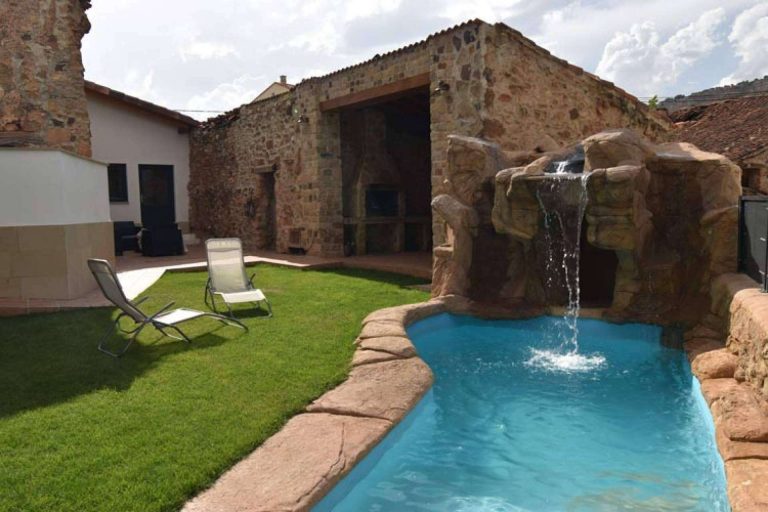 Casa Rural La Cueva del Agua, la casa rural de Soria que compensa su huella de CO2