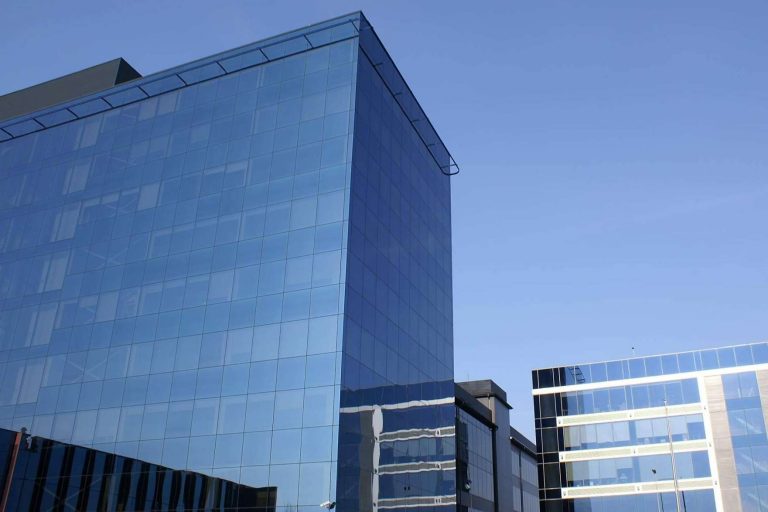 Acerca de la eficiencia energética en edificios corporativos, por VAtecno