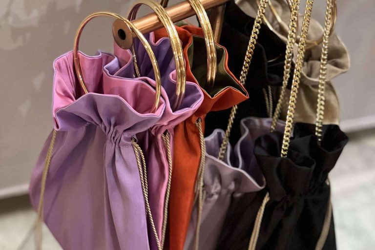 Conseguir un look casual o elegante con las bomboneras de Carmen Fernández Complementos