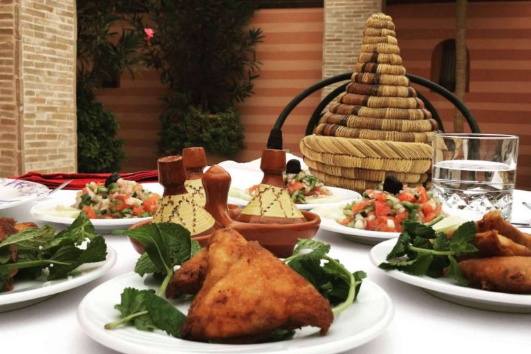 Productos autóctonos en la degustación de la gastronomía tradicional marroquí, en el Riad Belle Epoque