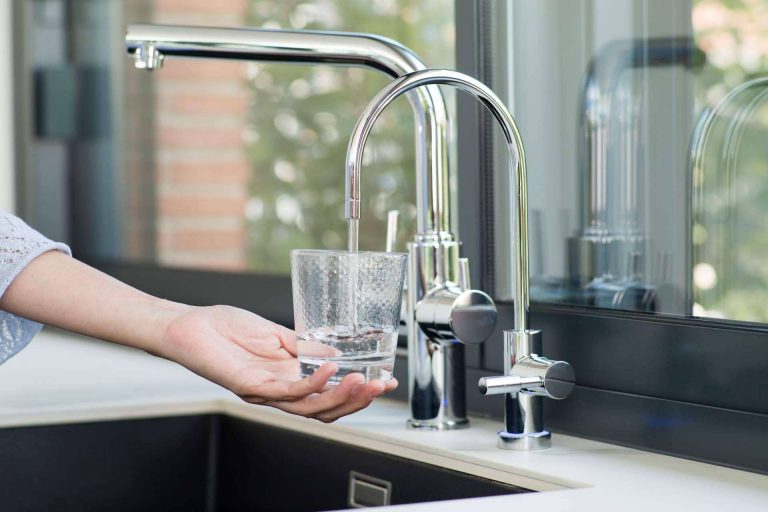 Beber agua del grifo de calidad ya es posible con los servicios de Aquaflix