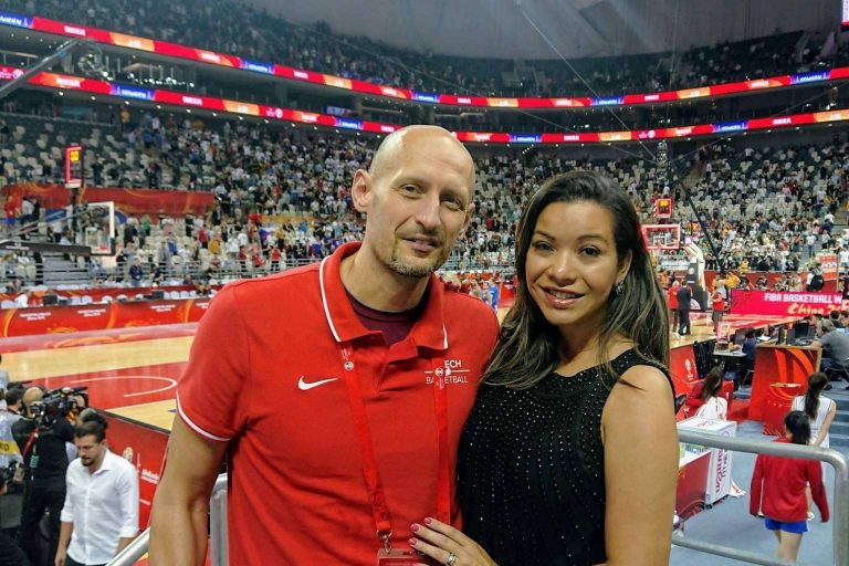 Barton, Keilley y su familia regresan a España