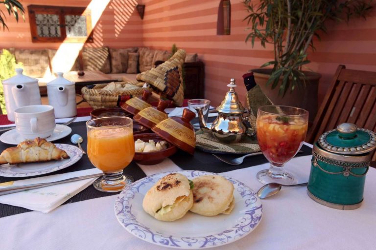 Riad Belle Epoque y su mobiliario procedente de La Mamounia, el hotel más emblemático de Marrakech