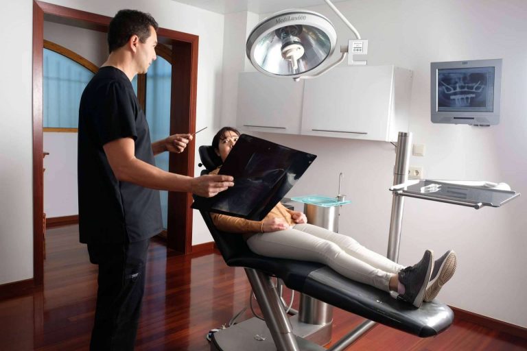 El Dr. Llistosella y sus exitosos tratamientos de implantes