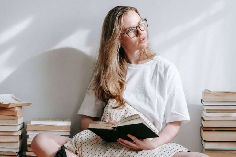 Qué es un club de lectura, según la Escuela Internacional Naturopatia