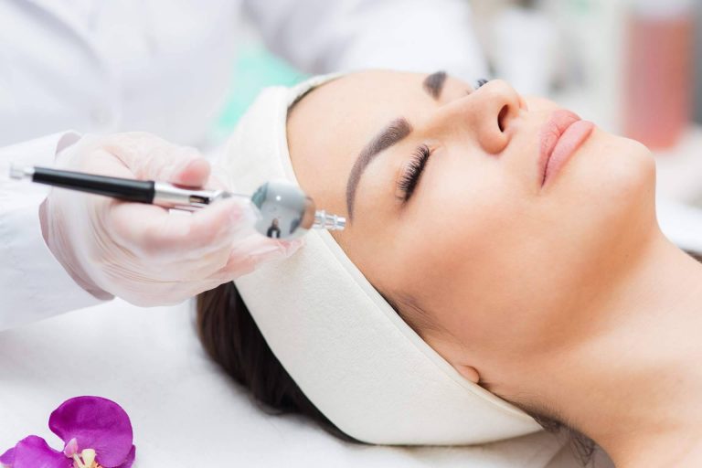 ¿Cómo es el tratamiento facial con punta de diamante que realiza Sapphira Privé Madrid Centro?