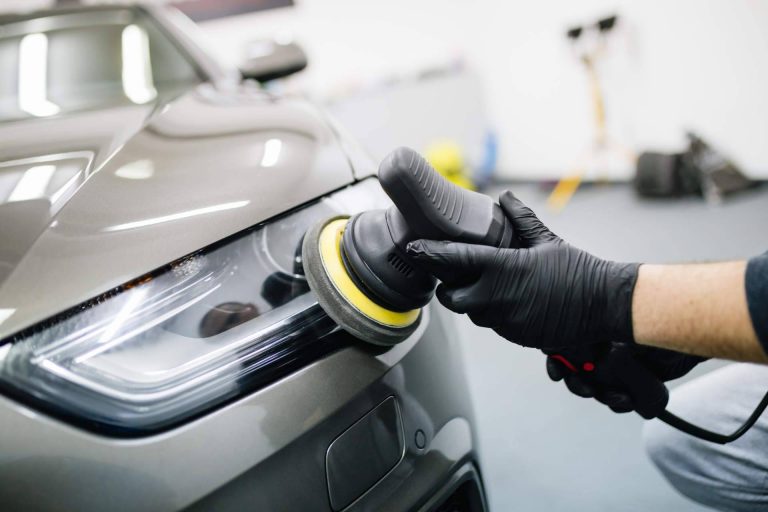 Una de las técnicas más eficientes en la limpieza de coches, el detailing