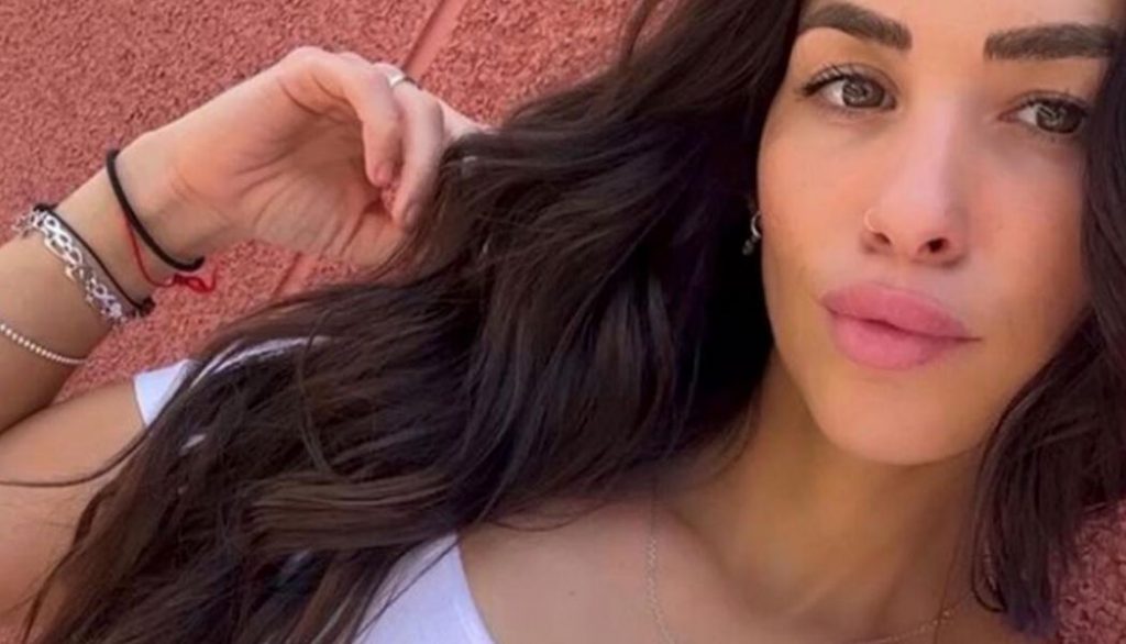 Jennifer busca apoyo en asociaciones feministas