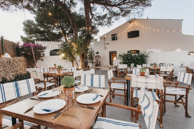 Burdell de Foc: el restaurante que marca un antes y un después en las noches de Menorca