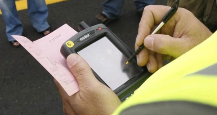 Multa DGT conducir carnet caducado