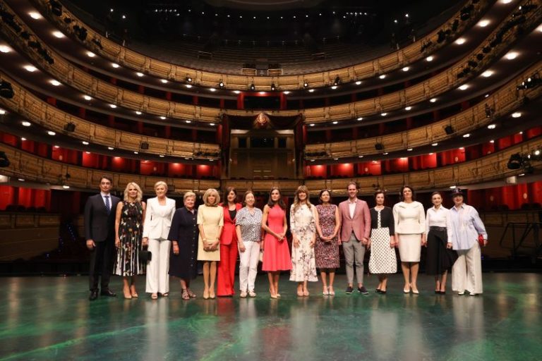 Nabucco y ‘Flamenco Real’, con Kiki Morente,  ponen el broche final a la agenda de la Reina con los acompañantes de  los líderes de la OTAN