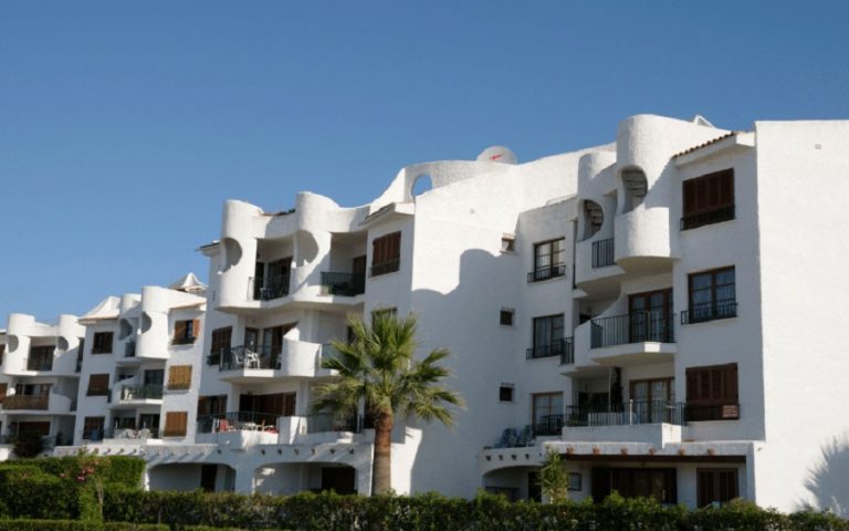 Vacaciones de última hora: cómo encontrar los mejores chollos en alojamiento