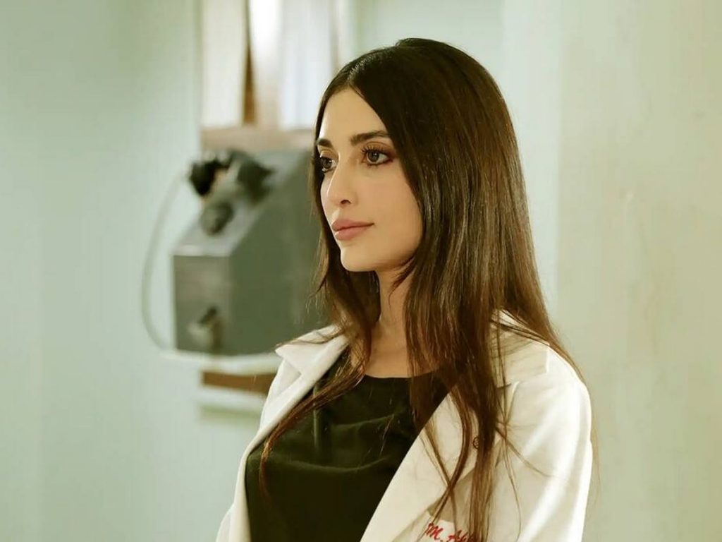 Conoce a fondo a Melike Ipek Yalova, la actriz que da vida a Müjgan en Tierra Amarga