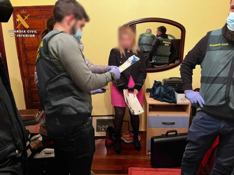 La Guardia Civil desarticula una organización criminal en La Rioja que estafó hasta un millón de euros con cheques