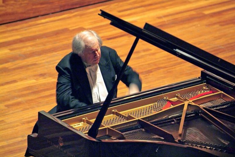 El Gobierno concede la nacionalidad española al pianista ruso Grigory Sokolov