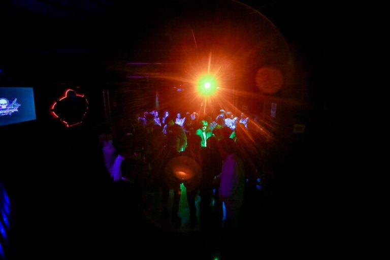 Investigan seis casos de pinchazos a mujeres en discotecas de Baleares