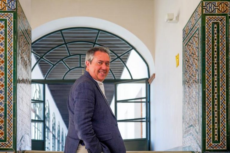 Espadas desea situar al PSOE-A en la 