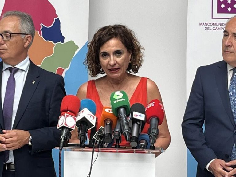 La ministra de Hacienda, sobre La Línea como ciudad autónoma: 