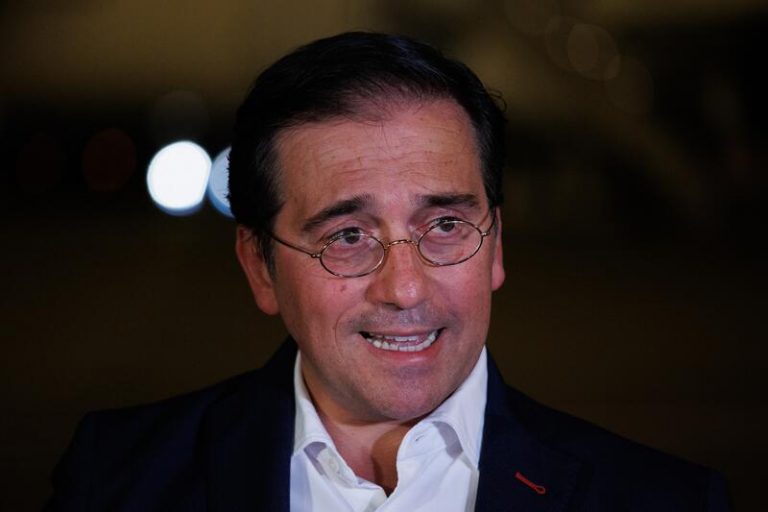 Albares asegura que el compromiso de España con Afganistán 