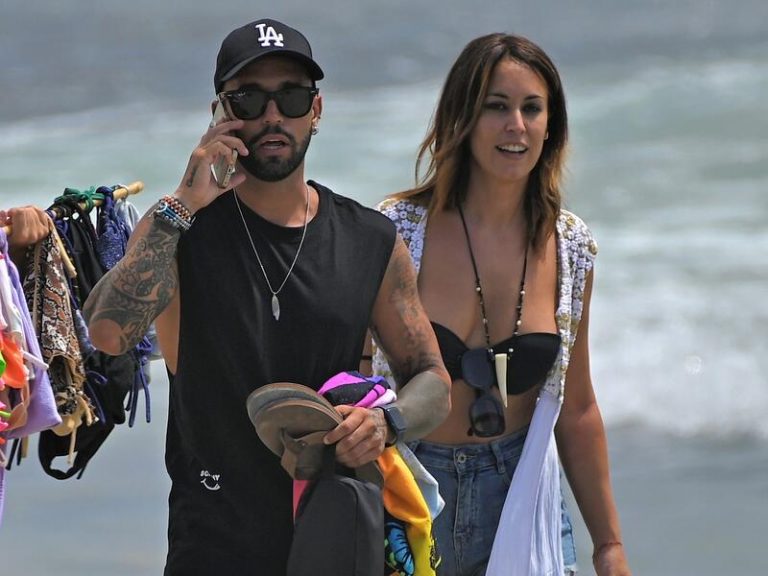 Omar Sánchez, risas y complicidad con Raquel Lozano tras coincidir con Anabel Pantoja en un local en Ibiza