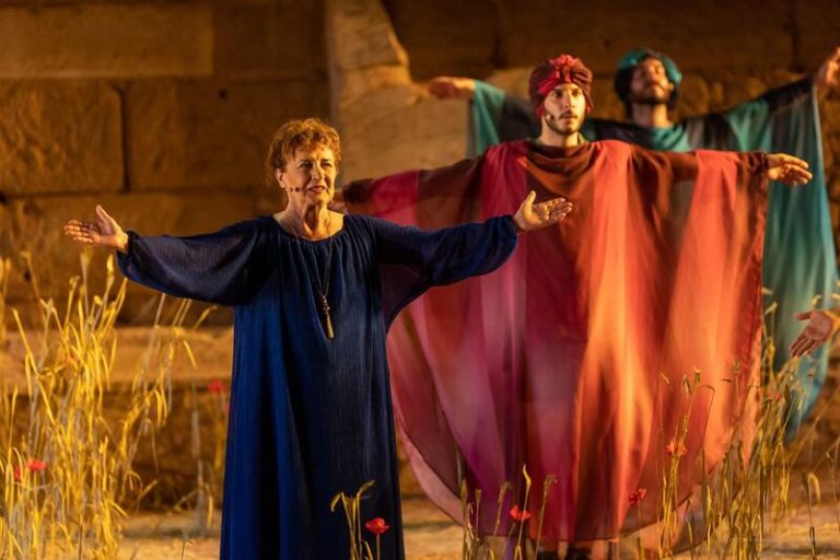 Beatriz Carvajal protagoniza un 'Misántropo' feminista, romántico y ecologista en el Teatro Romano de Sagunt