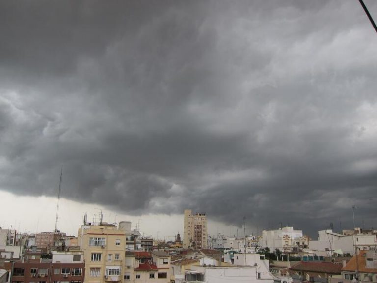 Lluvias, tormentas y altas temperaturas. El tiempo del 27 de agosto