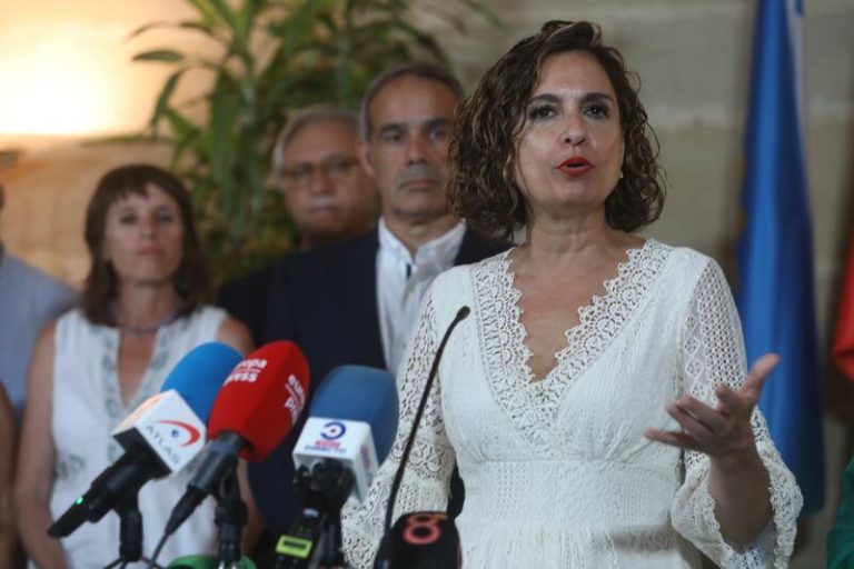 Montero critica a un PP 