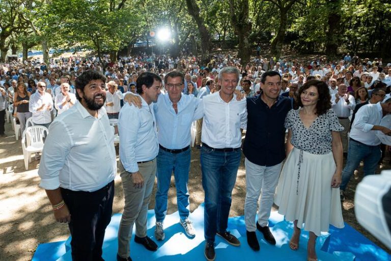 Moreno dice que Andalucía va a ayudar al cambio político 