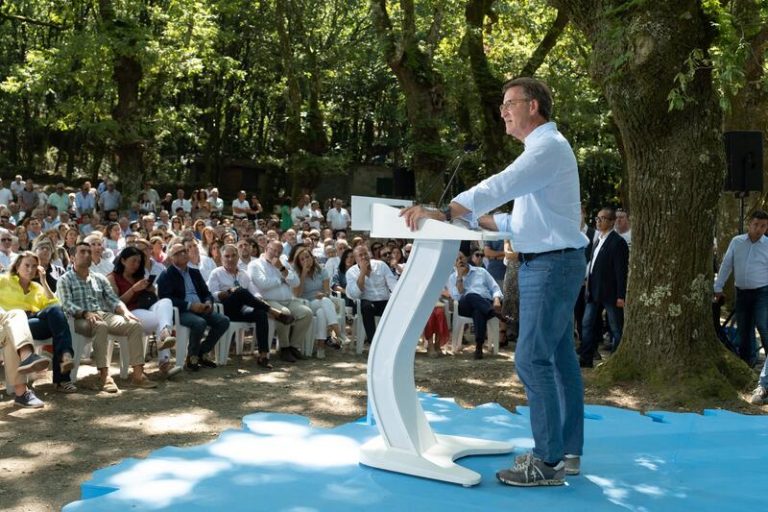 Feijóo abre el curso político en Galicia, emocionado al volver 
