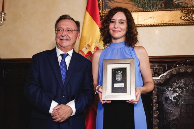 Ayuso pide a Sánchez política migratoria clara sobre acogida de menores no acompañados: 