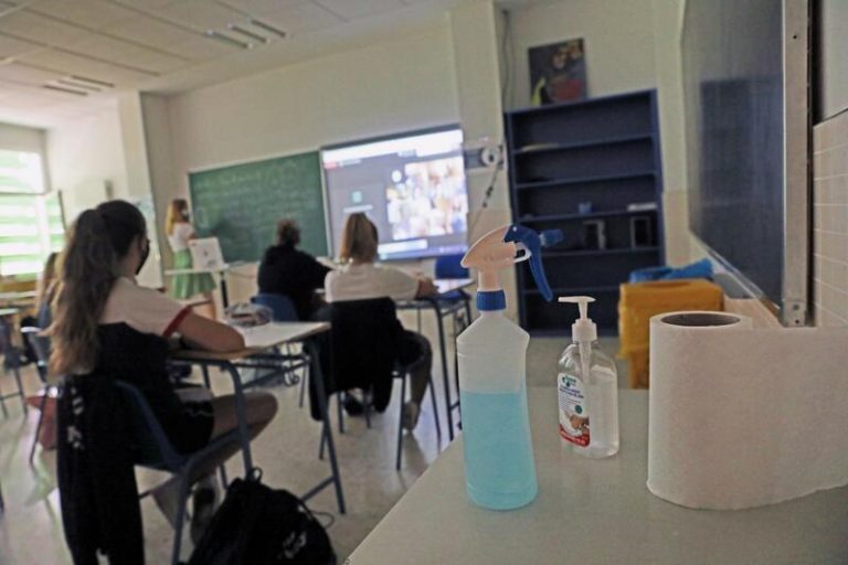 Ayuso anuncia la incorporación de 1.266 nuevos docentes a centros públicos a partir de este curso