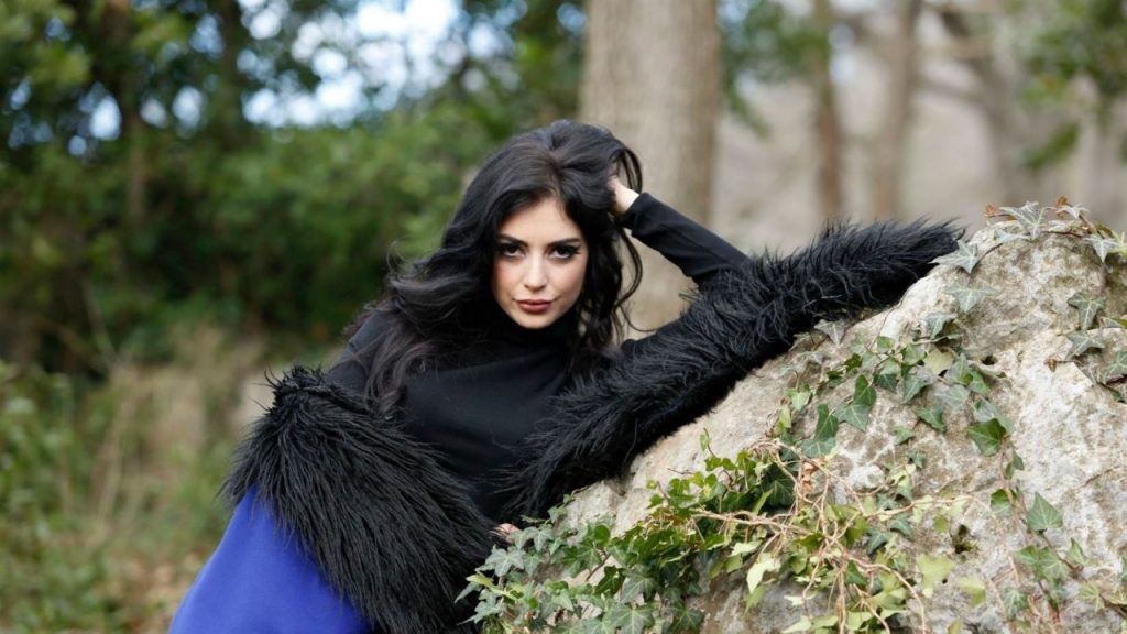 Conoce a fondo a Melike Ipek Yalova, la actriz que da vida a Müjgan en Tierra Amarga