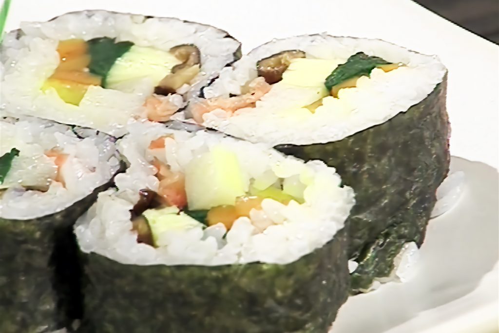 Sushi: la receta definitiva para hacerlo en casa y que salga perfecto 156 El último paso