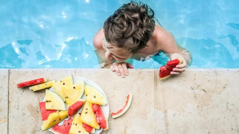 Esperar dos horas para bañarse: el mito que nos contaba nuestros padres