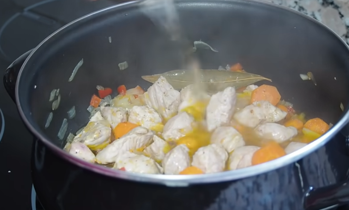 Carne de cerdo en salsa el clásico español que siempre gusta