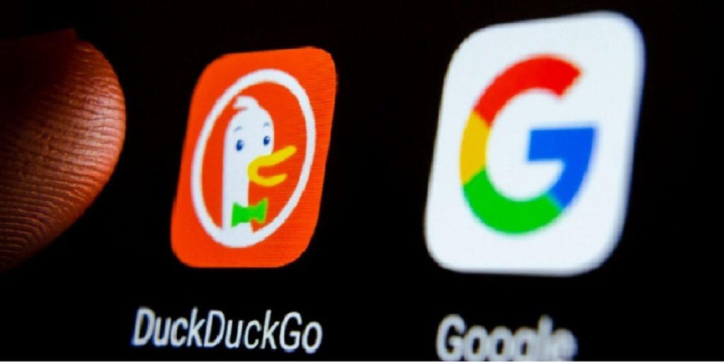 ¿Cómo gana dinero DuckDuckGo si no recopila los datos de los usuarios?